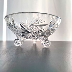 Vintage | Pinwheel cut | 3 footed crystal candy dish
